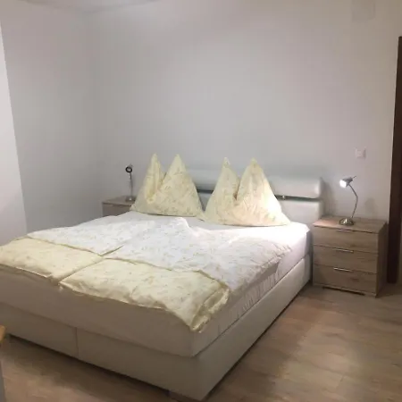 Neben Dem Schloss Porcia 斯皮特安德劳