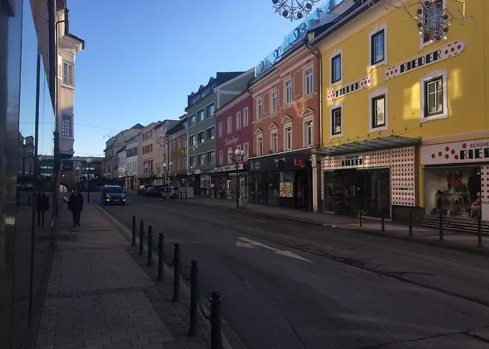 Neben Dem Schloss Porcia * Spittal an der Drau