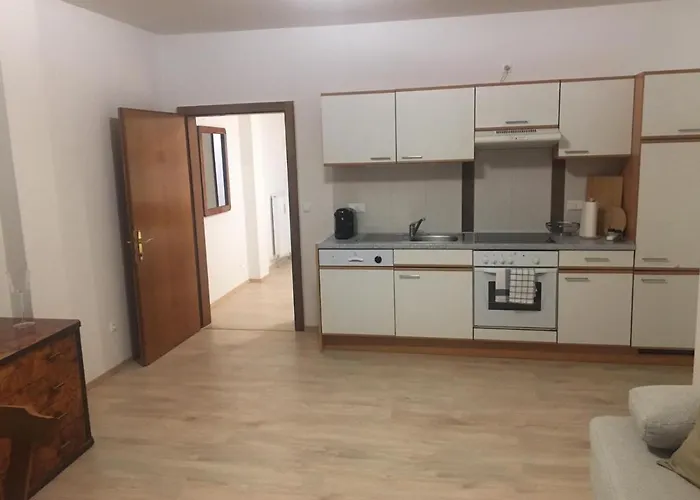 Neben Dem Schloss Porcia Apartment